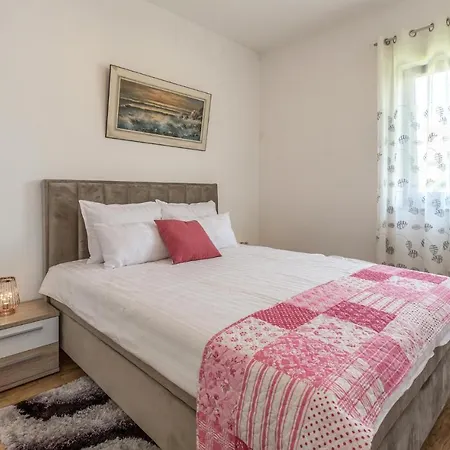 Apartmán 01 *
